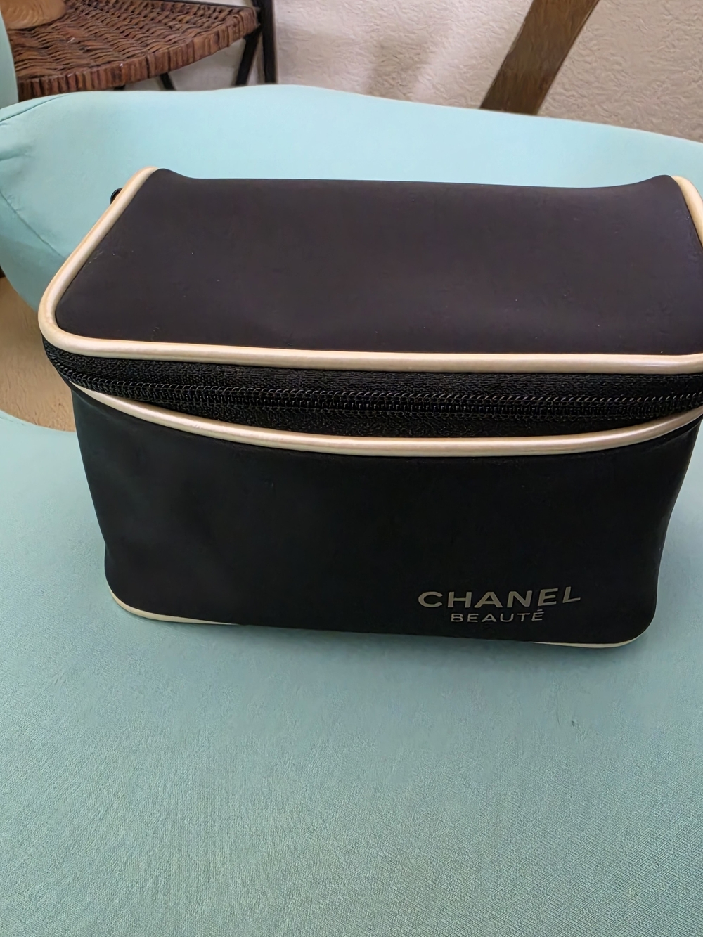 CHANEL Beauté Black Cosmetic Case with Cream Trim